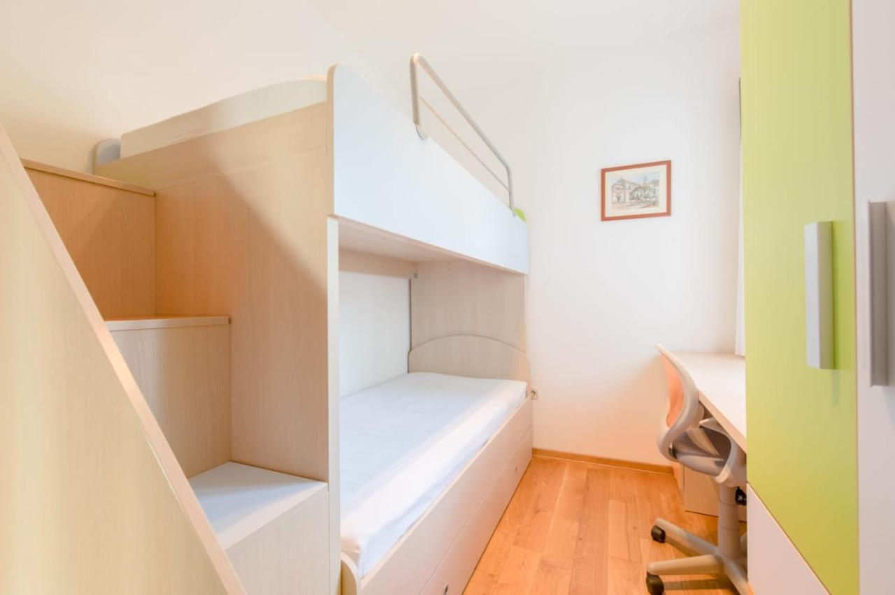 Apartmani Krilo Podstrana Eksteriør billede